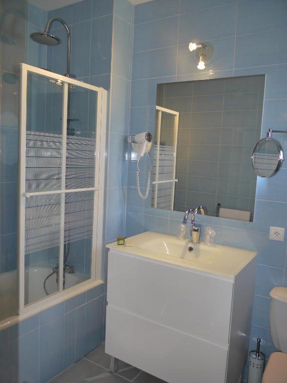 Logis Hotel Des Voyageurs Restaurant La Bonne Tabl'Hay Livron-sur-Drome Room photo